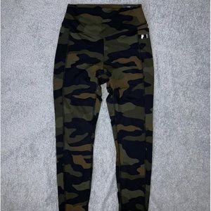 NWT (M) 💕PINK 2019 Ultimate leggings